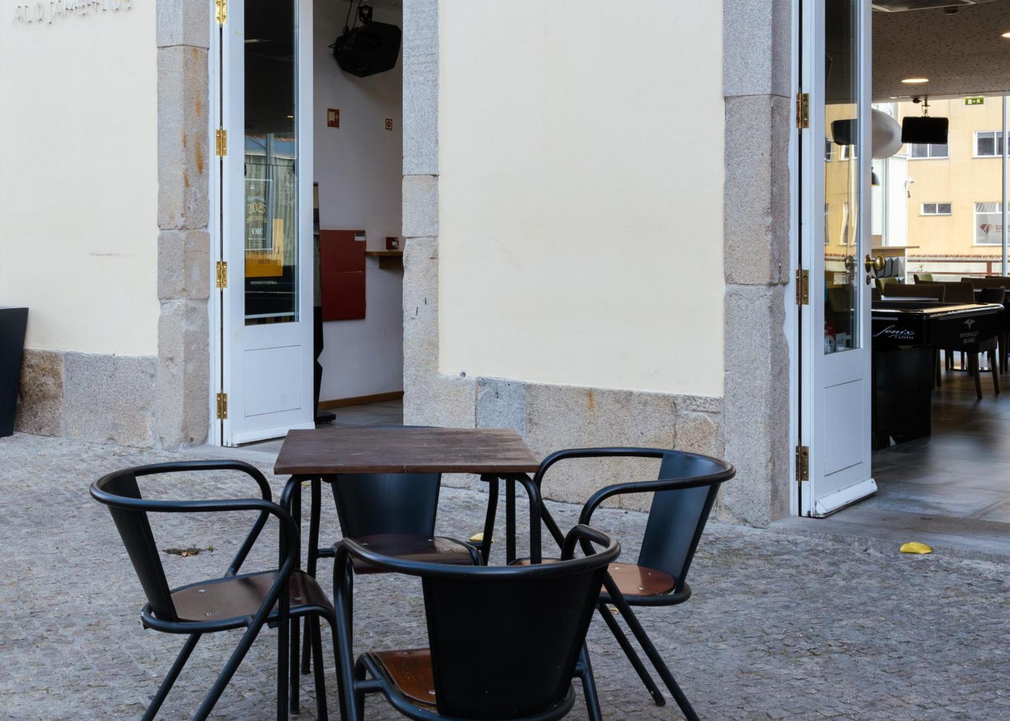 Da Praca Vandrarhem Santa Maria da Feira Exteriör bild