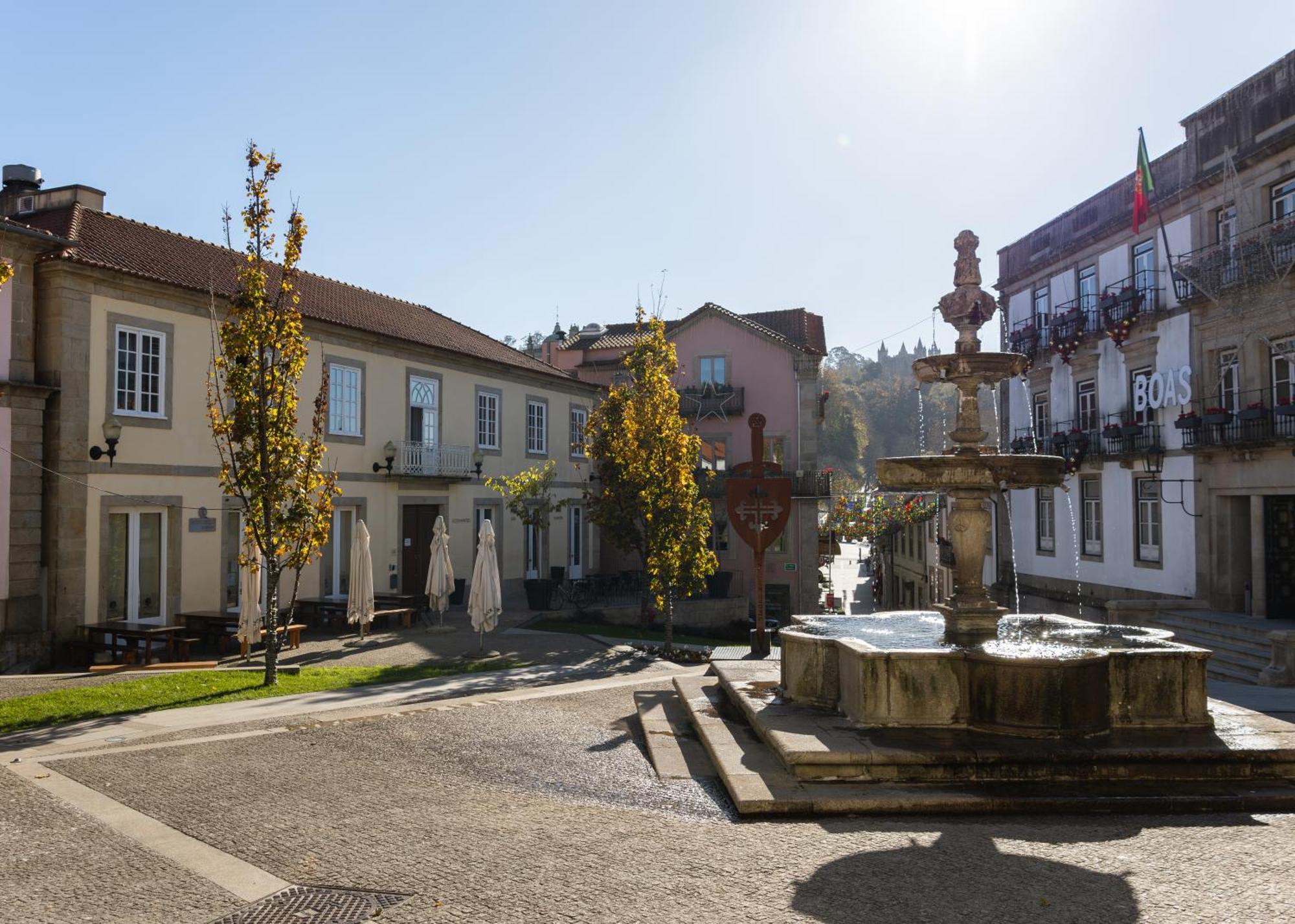 Da Praca Vandrarhem Santa Maria da Feira Exteriör bild